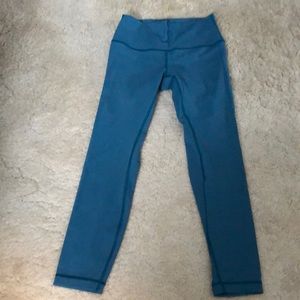 Lululemon wonder under crops